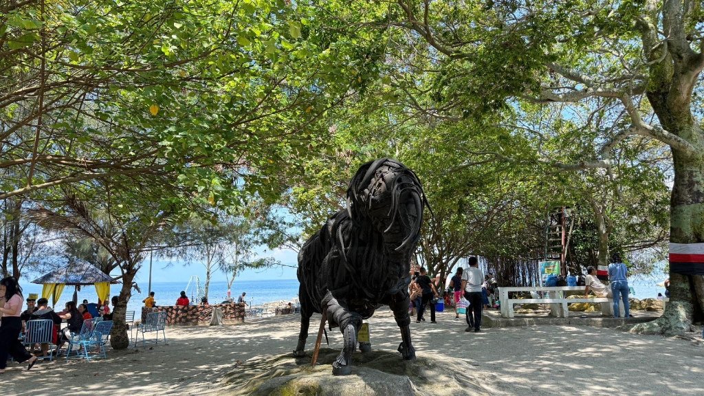 Patung Kuda Batu Hoda - Tampak Depan